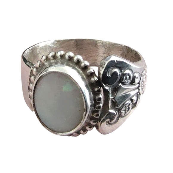 Handmade Vintage Sterling Silver Ring with Mother of Pearl – Size 6.25 - Picture 3 of 6